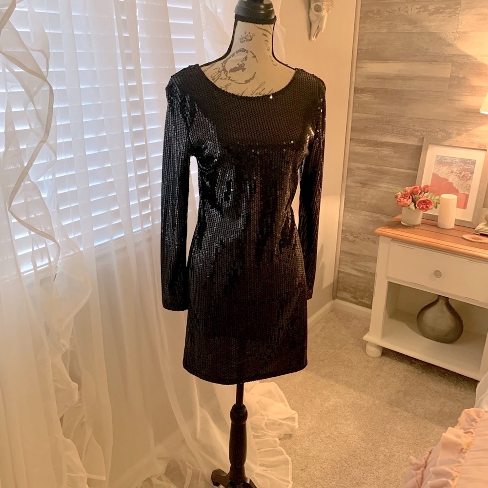 Black sequin mini; size medium.
